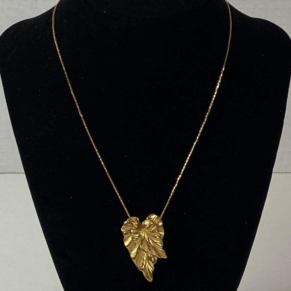 Vintage Monet Gold Tone Leaf Necklace Clip-On Earrings and Bangle Bracelet Set - Picture 2 of 9